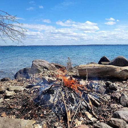 Unique Waterfront House With Private Beach Gananoque Εξωτερικό φωτογραφία