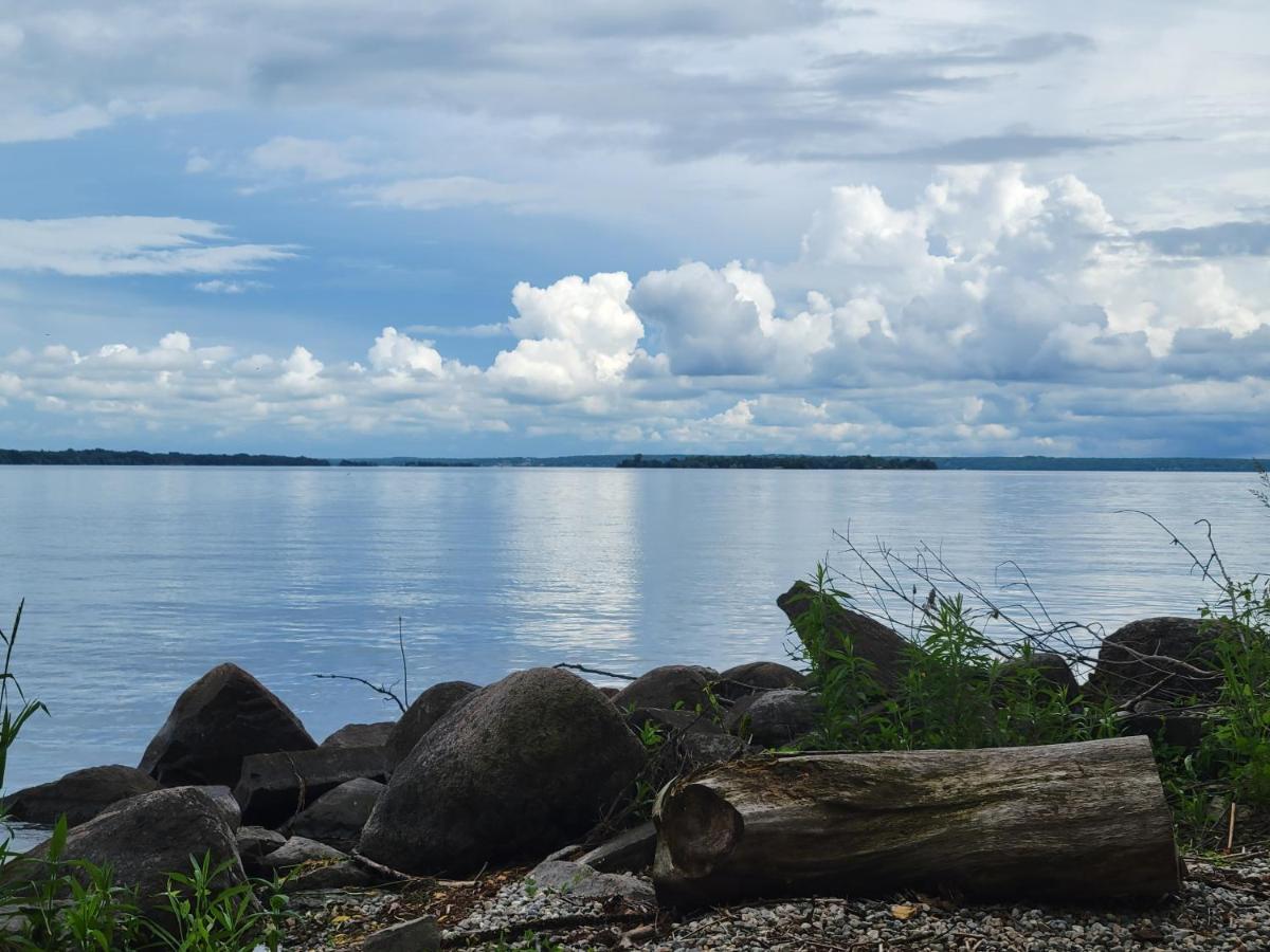 Unique Waterfront House With Private Beach Gananoque Εξωτερικό φωτογραφία