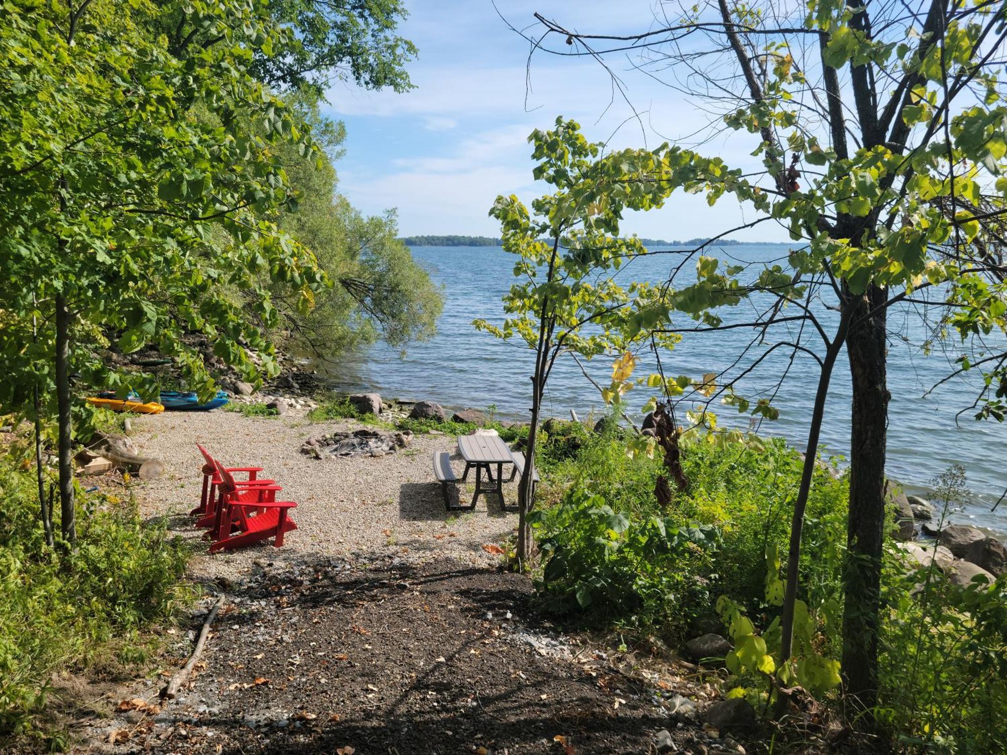Unique Waterfront House With Private Beach Gananoque Εξωτερικό φωτογραφία