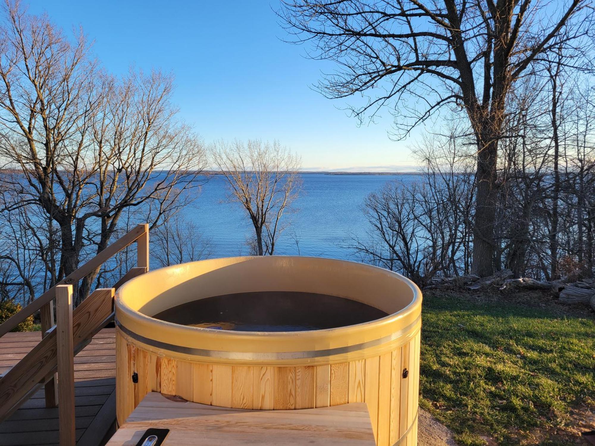 Unique Waterfront House With Private Beach Gananoque Εξωτερικό φωτογραφία